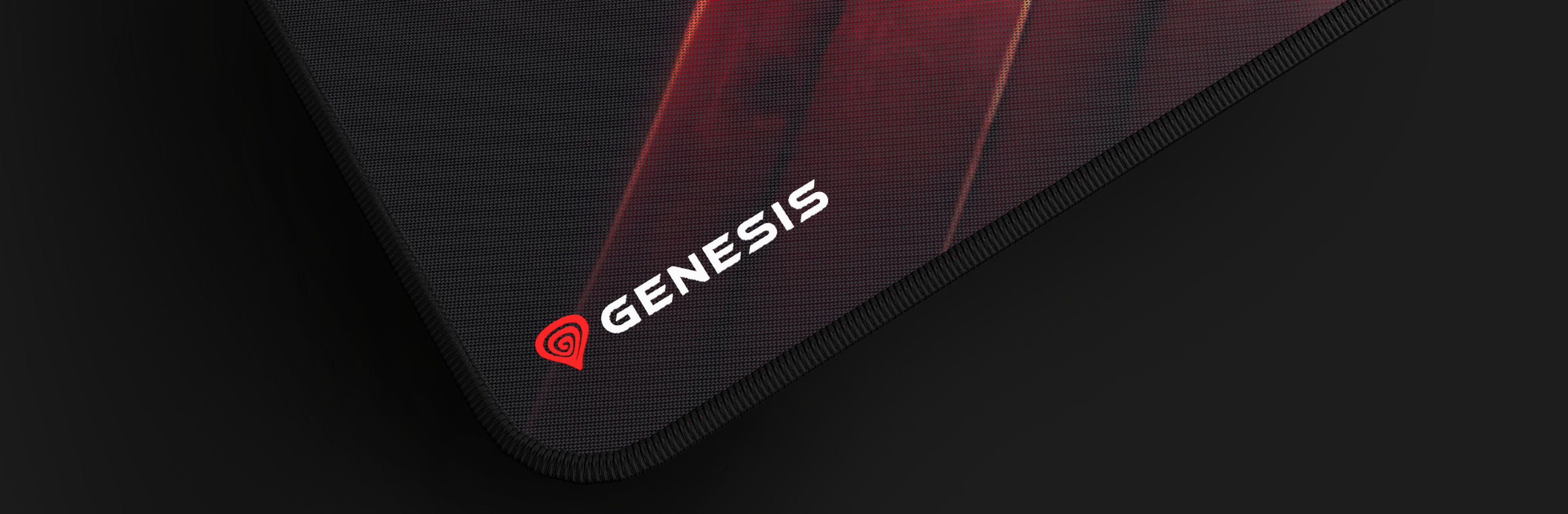 Tapis de souris de jeu présentant un design noir élégant avec des accents rouges et le logo Genesis dans le coin inférieur.