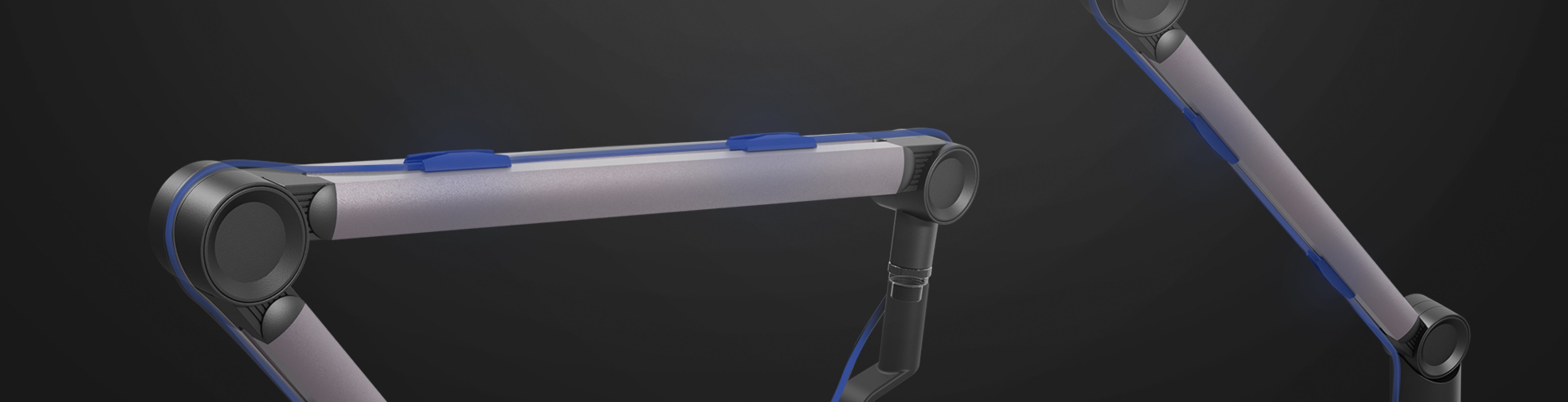 Bras de microphone avec articulations réglables, doté d'un design épuré en noir et d'accents bleus pour un positionnement optimal.