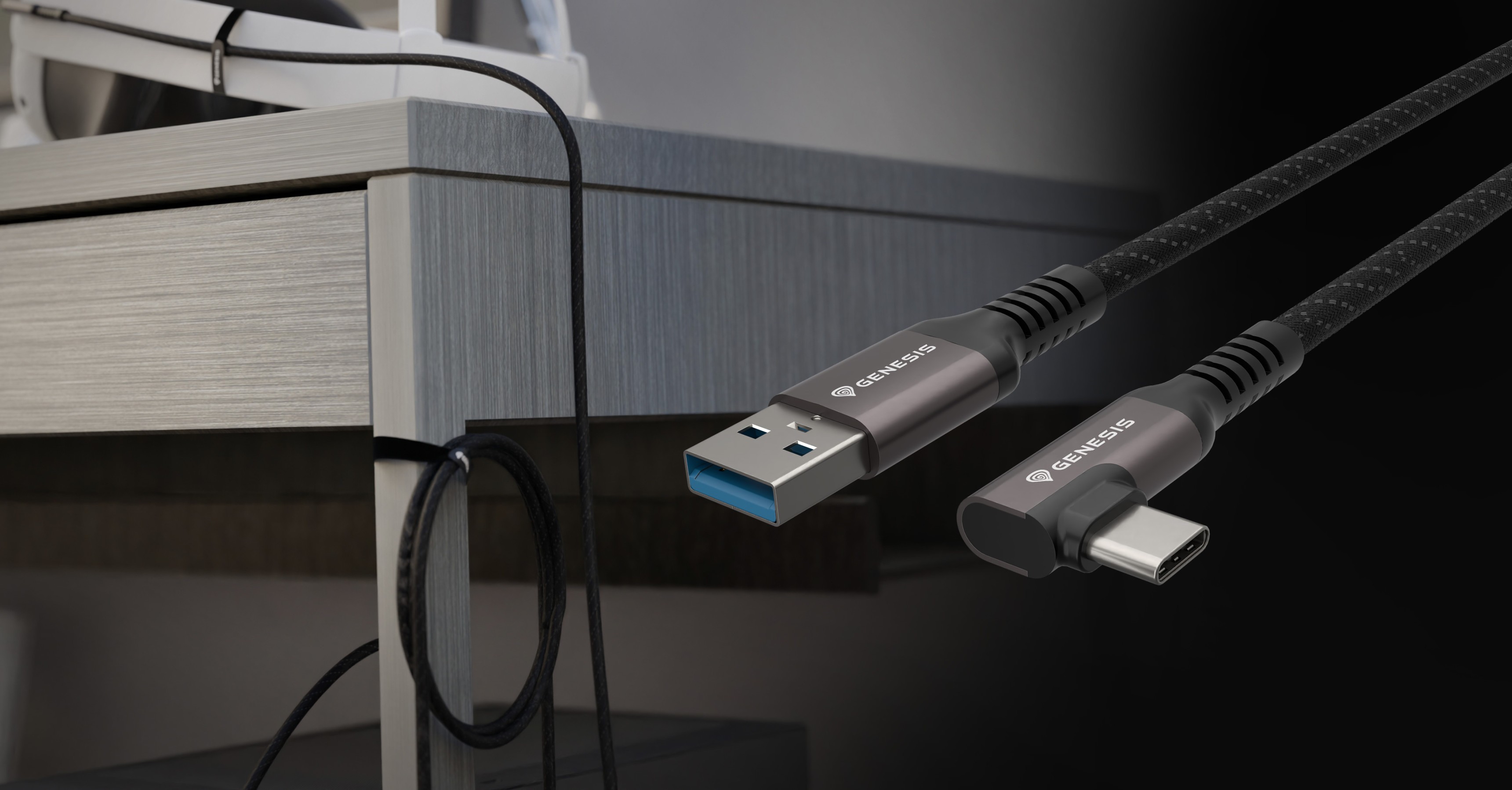 Câble noir USB-C vers USB-A, d'une longueur de 3 mètres, conçu pour un transfert de données à 5 Go/s et une alimentation électrique de 15 W. Convient à différents appareils.