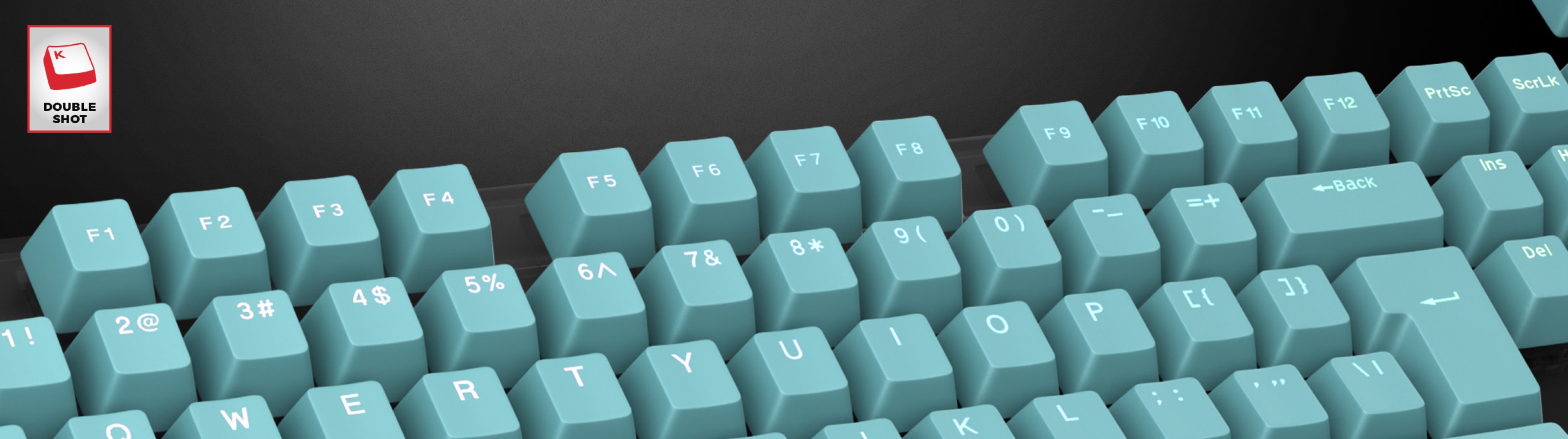 Claviers double shot vert menthe disposés sur un clavier, mettant en valeur les gravures de lettres et de chiffres.