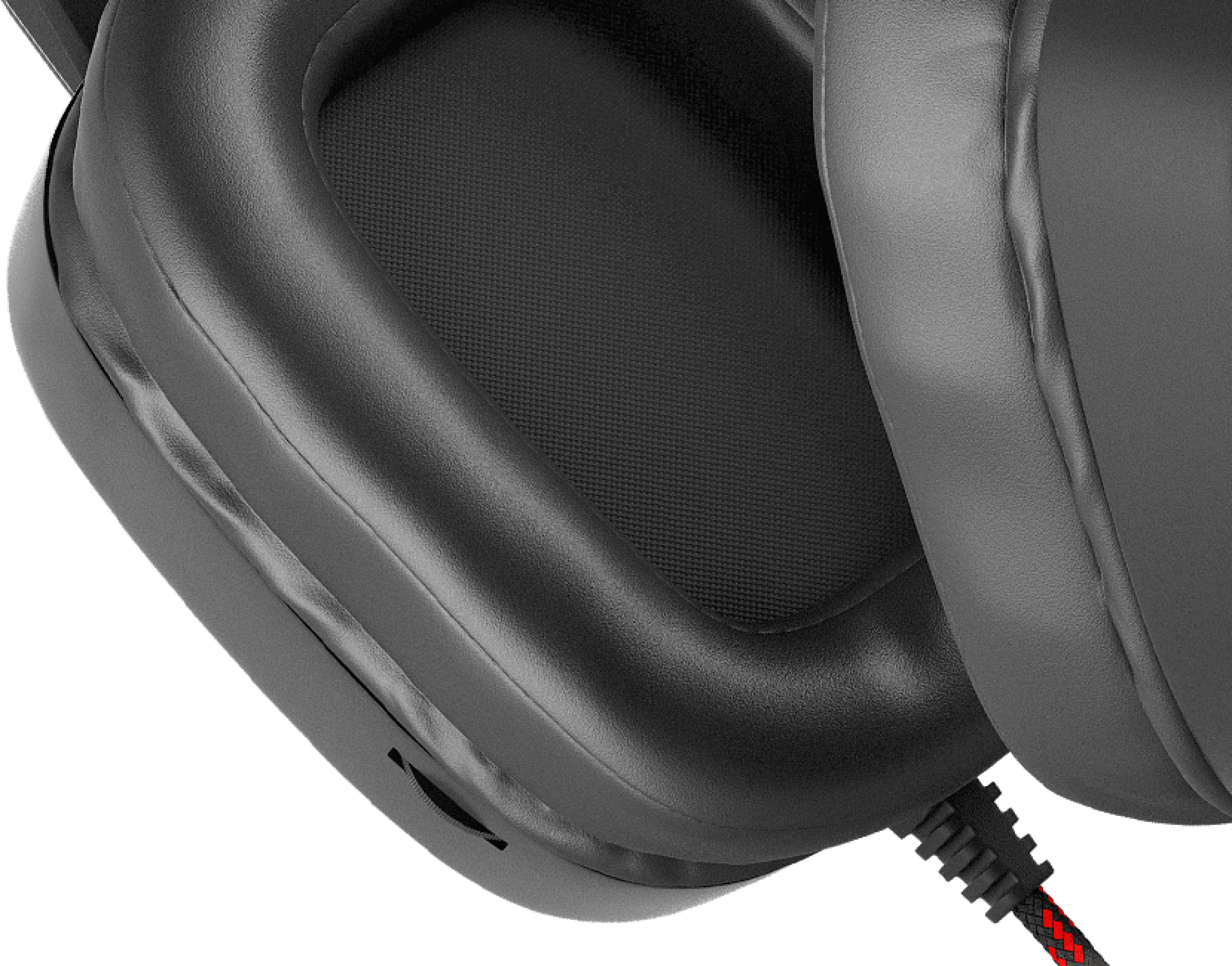 Gros plan sur la coque d'oreille rembourrée du casque Genesis Radon 720, de couleur noire et rouge, avec un connecteur USB.