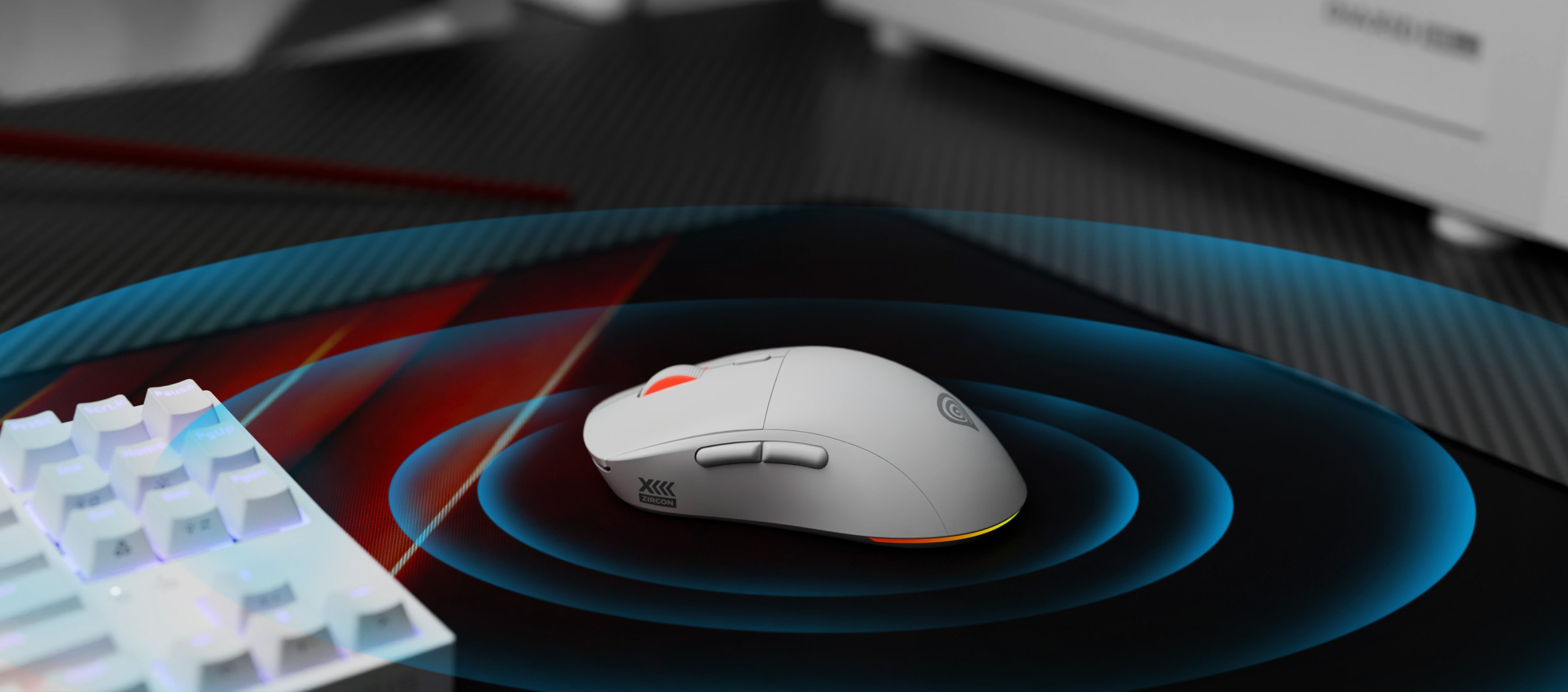 Souris de jeu sans fil Genesis Zircon XIII avec fonctions personnalisables et 26000 DPI, posée sur un tapis de souris de jeu.