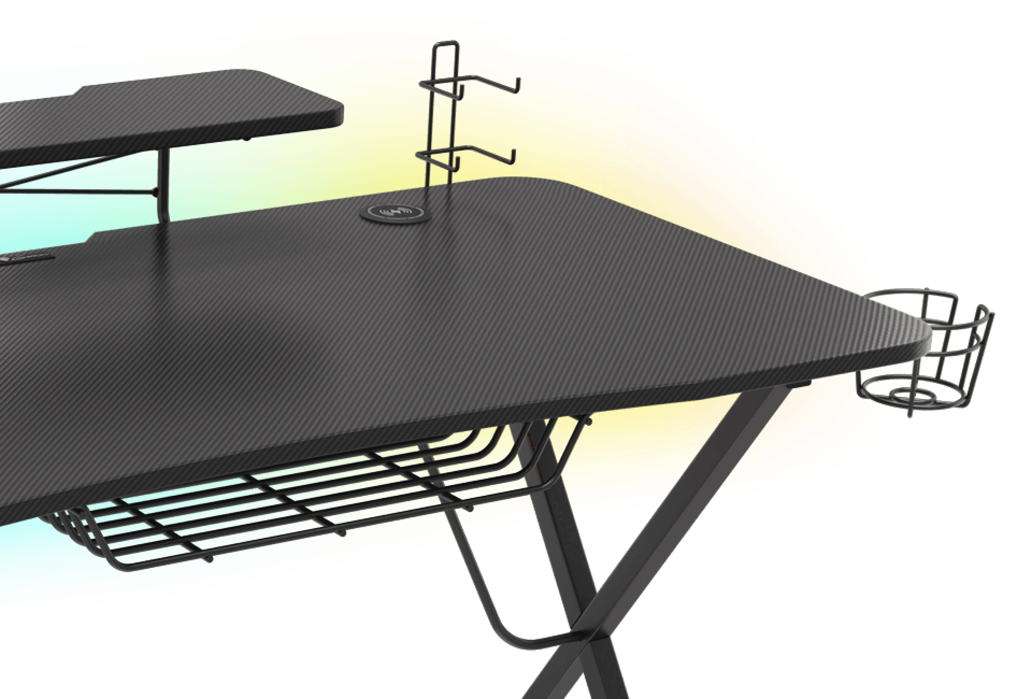 Bureau de jeu avec une texture en fibre de carbone, doté d'une étagère surélevée, d'une gestion des câbles et d'un porte-gobelet. Gradient d'éclairage RVB en arrière-plan
