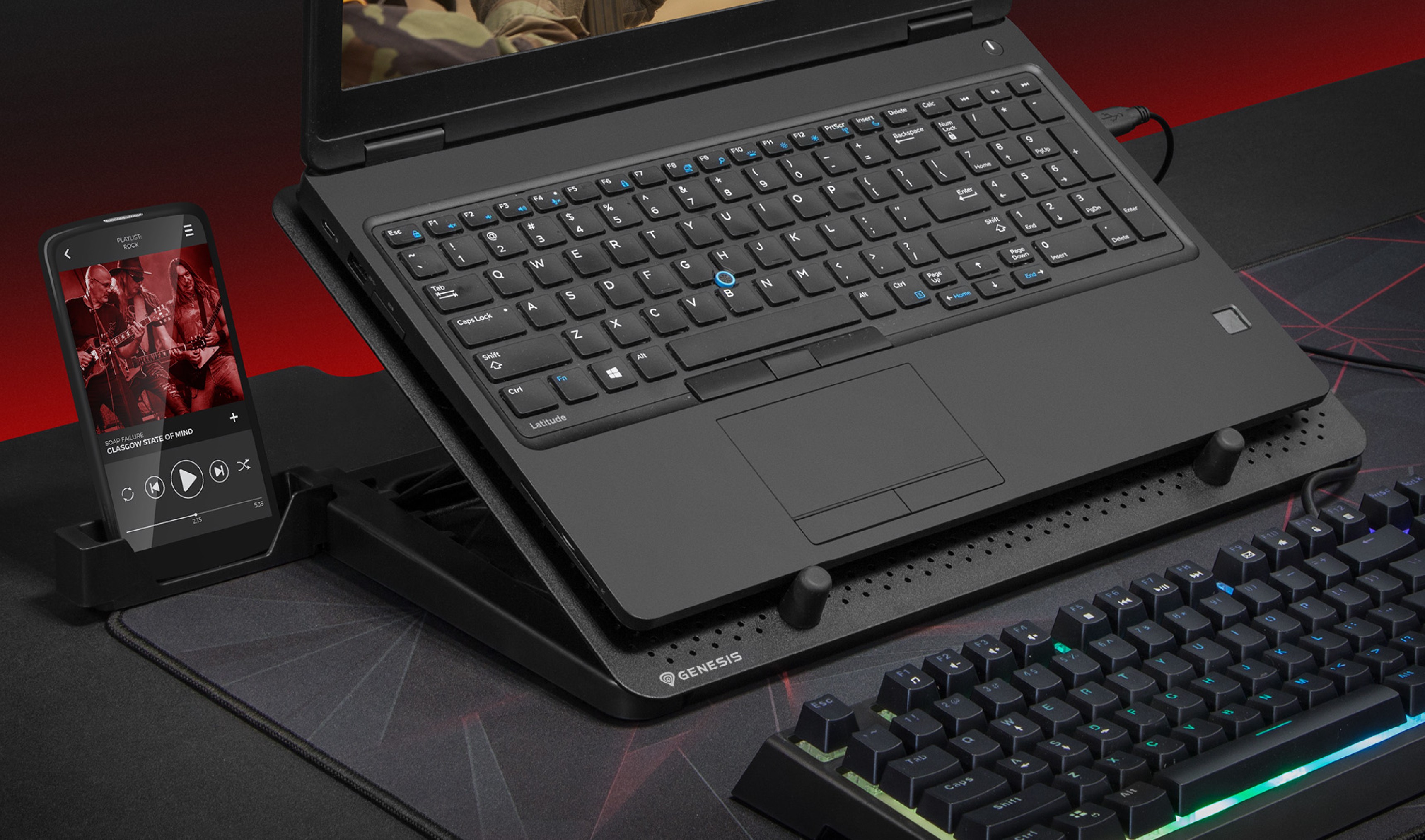 Support refroidissant pour ordinateur portable Genesis OXID 550 avec cinq ventilateurs, un éclairage RVB et un port USB, prenant en charge les ordinateurs portables de 15,6 à 17,3 pouces.