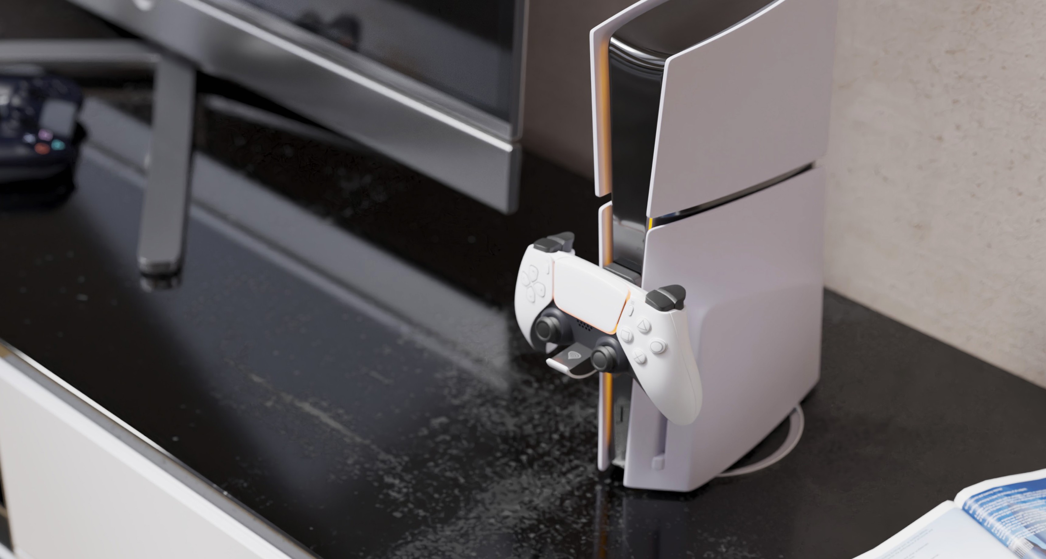 Chargeur pour manettes Genesis TIN 305, conçu pour PS5 Slim, positionné à côté d'une télévision sur une surface sombre.