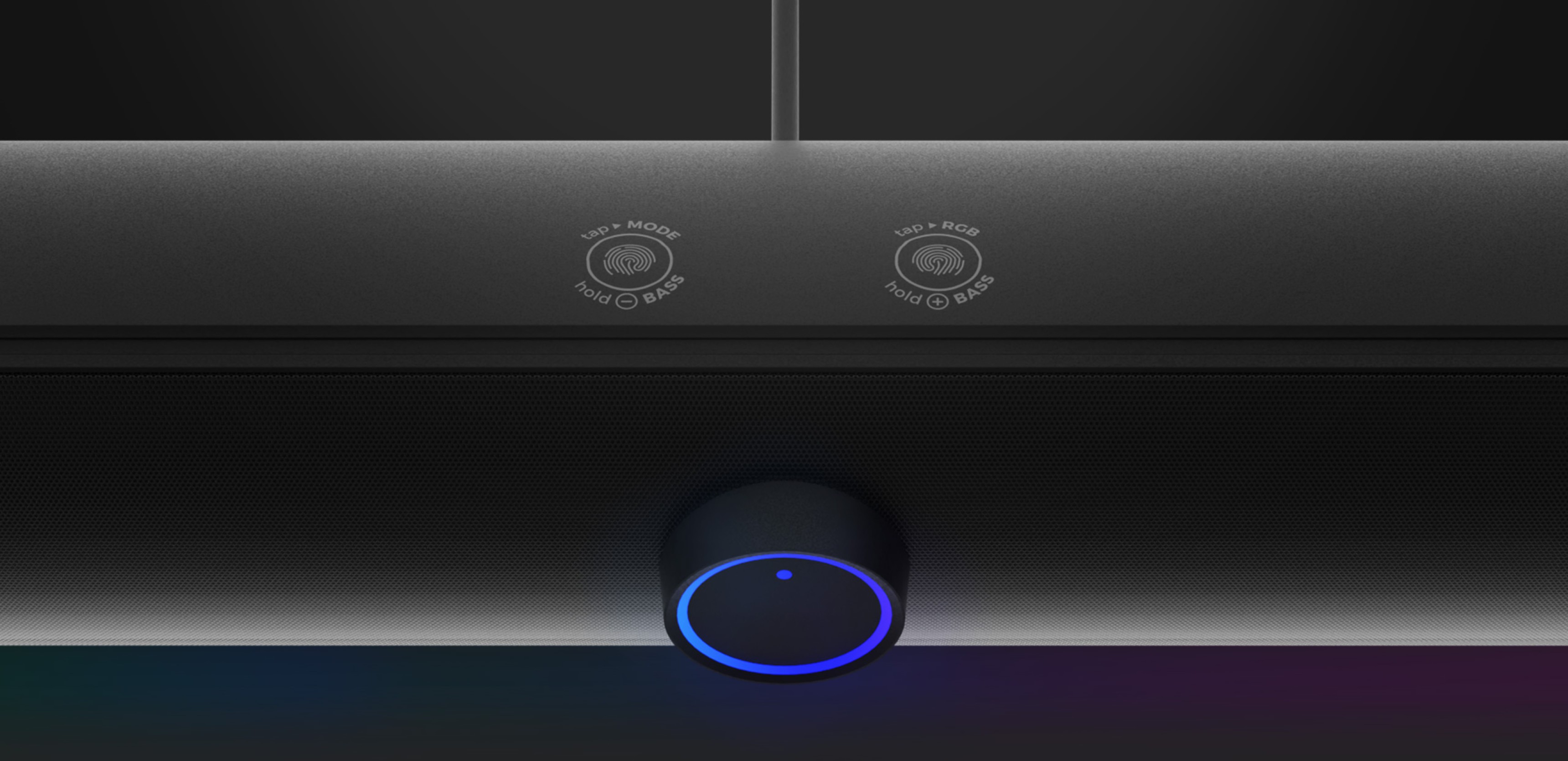 Gros plan sur la barre de son Genesis Helium 312BT qui comporte des boutons de commande et un indicateur LED bleu.