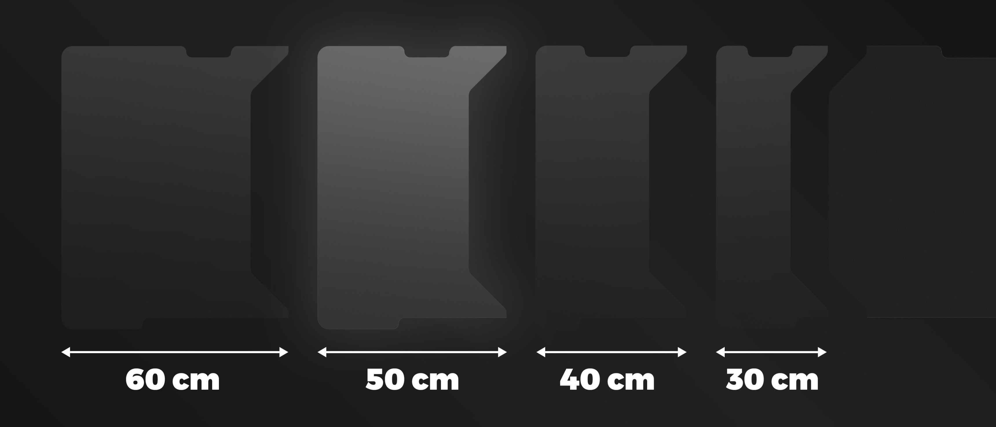 Installation d'un bureau de jeu en coin avec des panneaux modulaires de différentes tailles : 60 cm, 50 cm, 40 cm et 30 cm, affichés sur un fond sombre.
