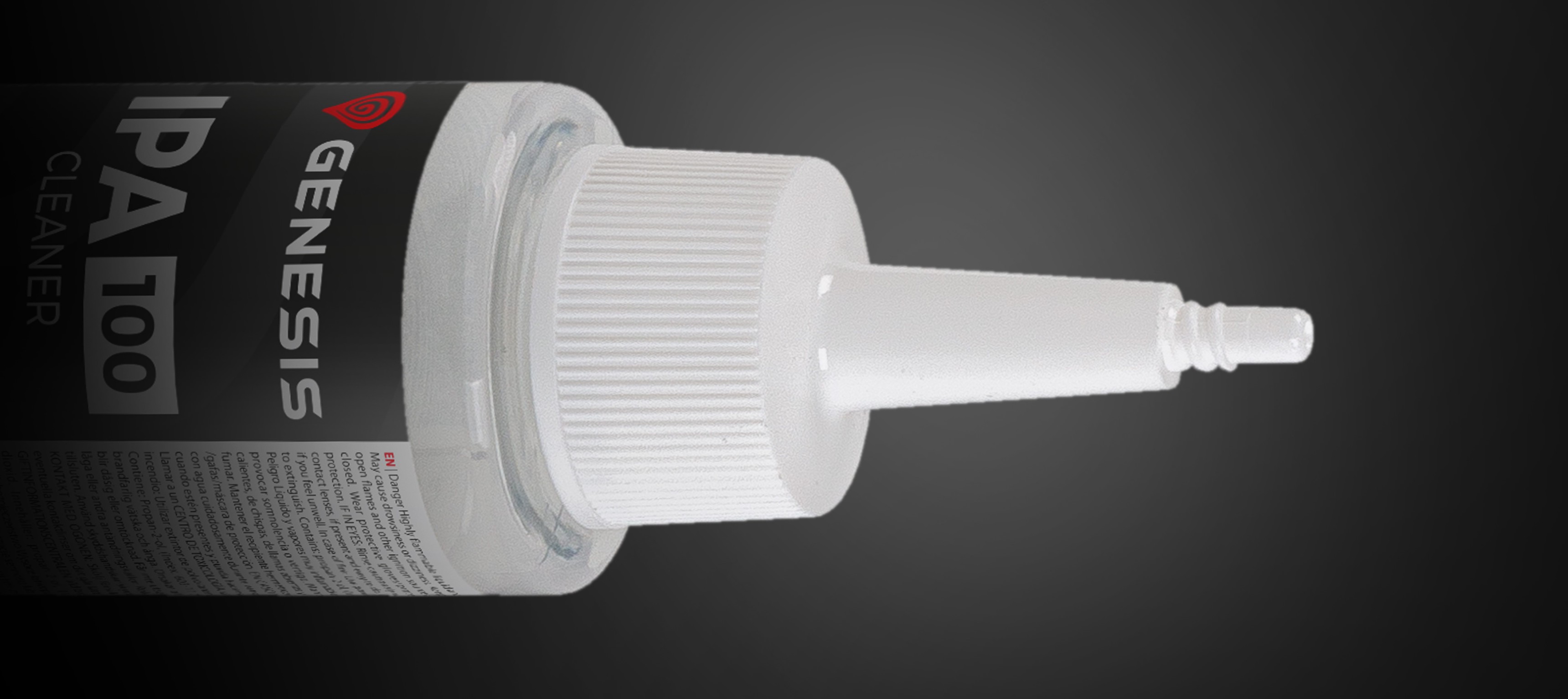 Un flacon de nettoyant Genesis IPA 100, 100ml, avec un embout pour faciliter la distribution.