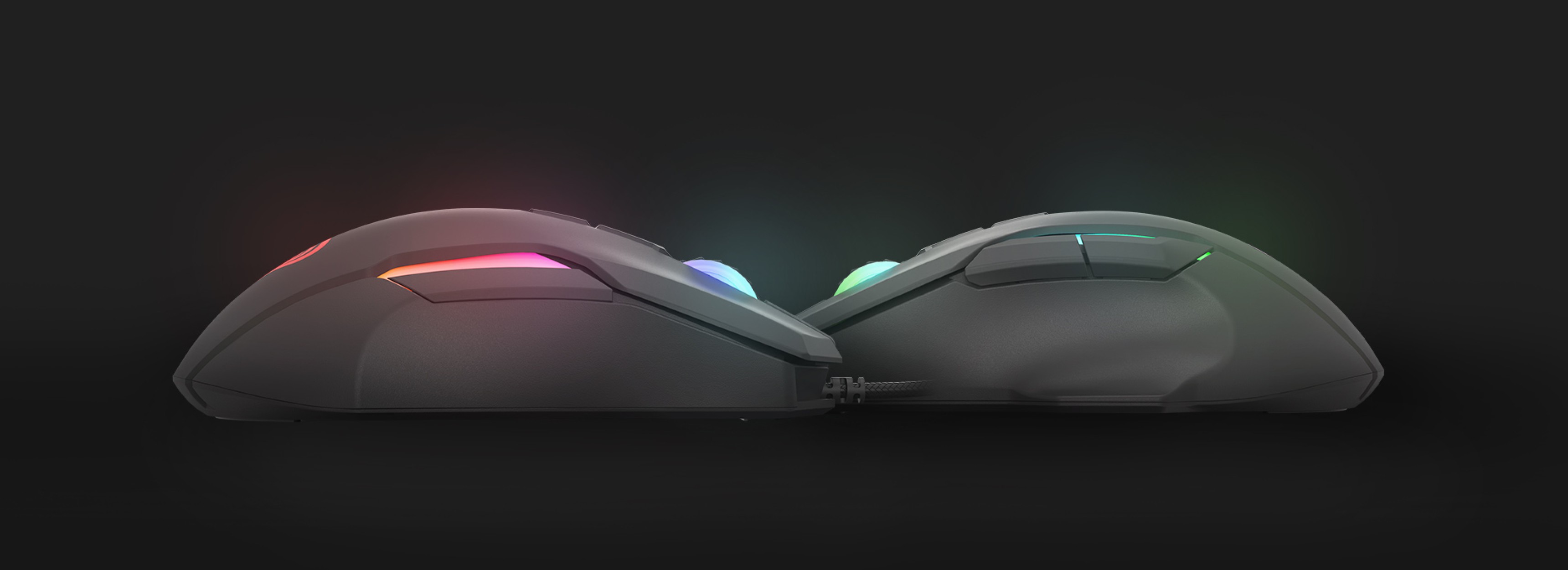 Vue latérale de la souris de jeu Genesis Xenon 220, dotée d'un éclairage RVB et d'un design noir élégant.