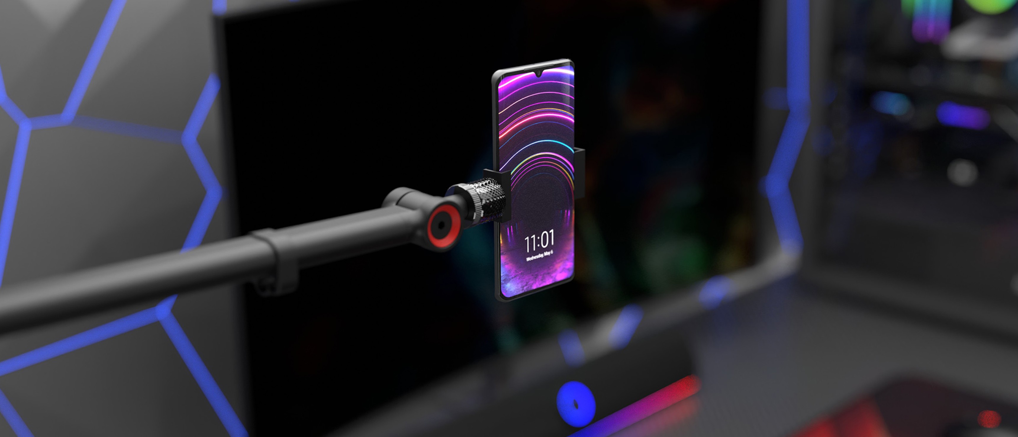 Bras de microphone avec un téléphone attaché, présentant un design coloré, monté sur une installation de jeu avec des accents LED.